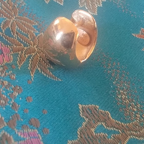 14k YG Tapered Wide Huggie Earrings (Made in Italy) - Picture 3 of 3